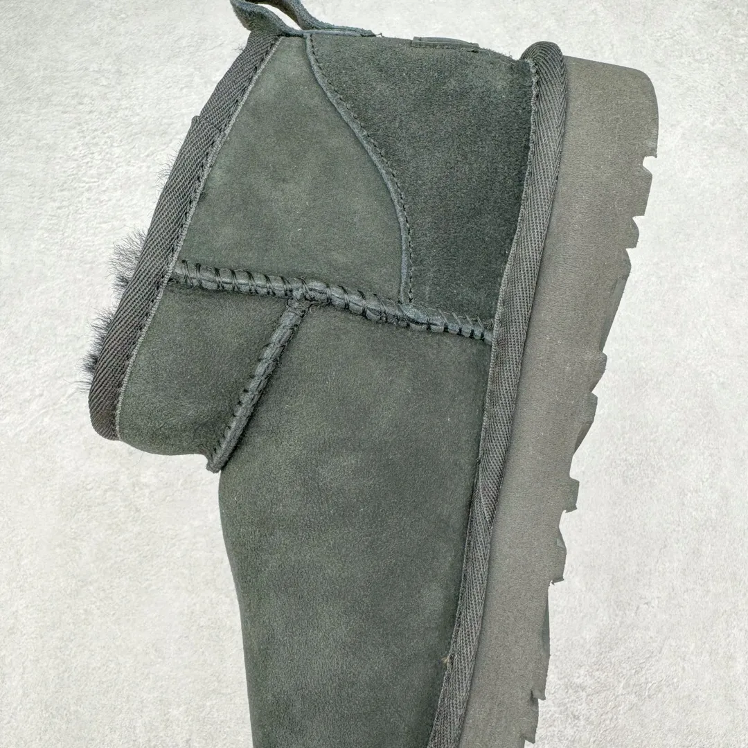 Pick up locally 💰520 UGG 6109 Zhou Dongyu Mini short boots, autumn and winter sheep fur integrated snow boots. All shoes are made from the same factory as ZP. Longfeng A-grade Australian imported sheep fur integrated men's and women's boots. Brand OEM production line. Fully follow the ZP process. OEM original pattern maker. Adhering to the principle of no original shoes and no development selection. Pay attention to every detail. The most authentic version on the market. TREADLITE "light wing" technology outsole. Lightweight/durable/flexible/pile type 35 36 37 38 39 40 41 42 43 44 45 Coding: by2936060
